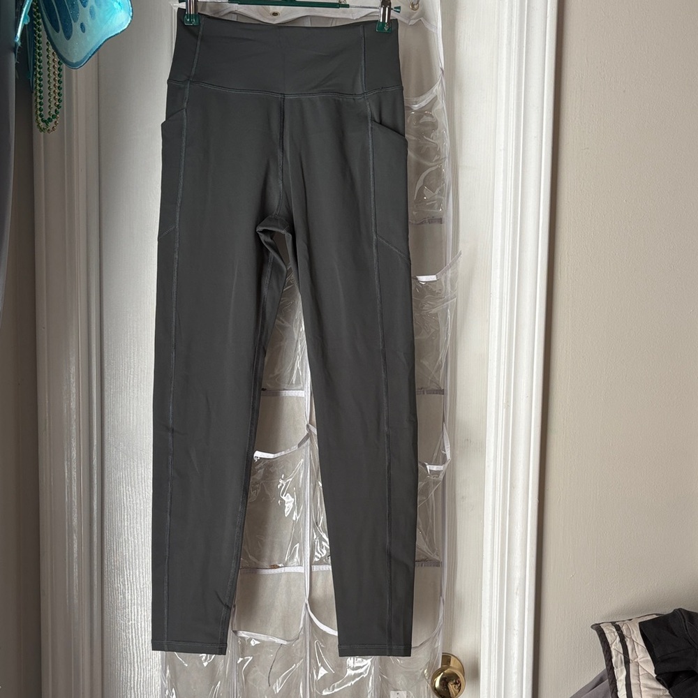 Figs limited edition women’s leggings size small in bonsai.